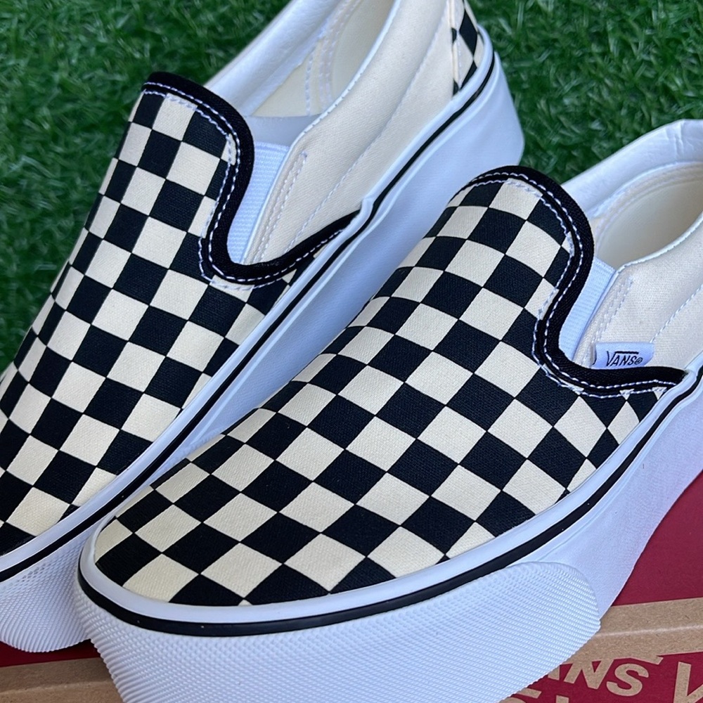 Vans WMNS Classic Slip-On Stackf
Checkerboard Black/Classi
VN0A7Q5RTYQ
Platforms - Picture 7 of 16